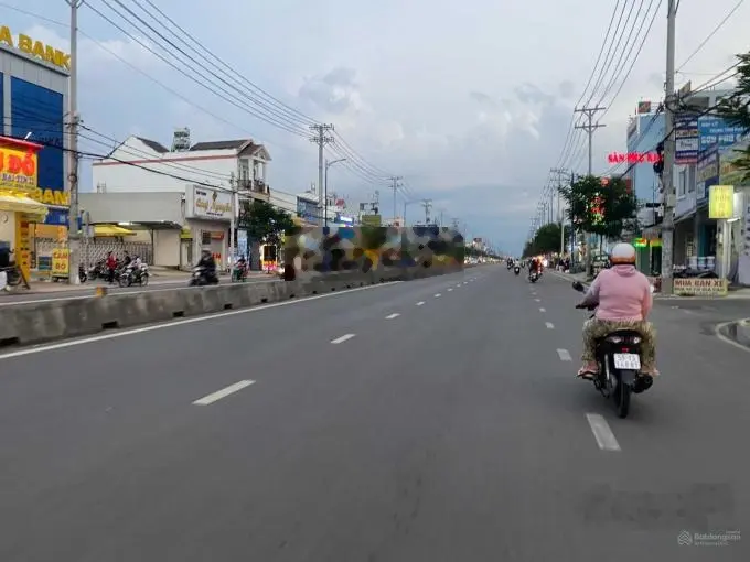 Bán nhà mặt tiền 4m nở hậu 8m đường Đặng Thúc Vịnh, Hoc Môn, TP.HCM