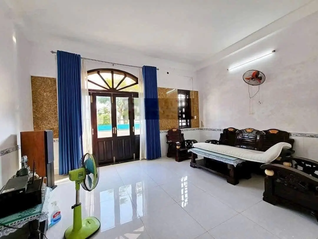 Nhà 3 tầng Mặt Tiền đường Hòa Minh 10, sát biển Nguyễn Tất Thành, gần chợ Trần Đình Tri.