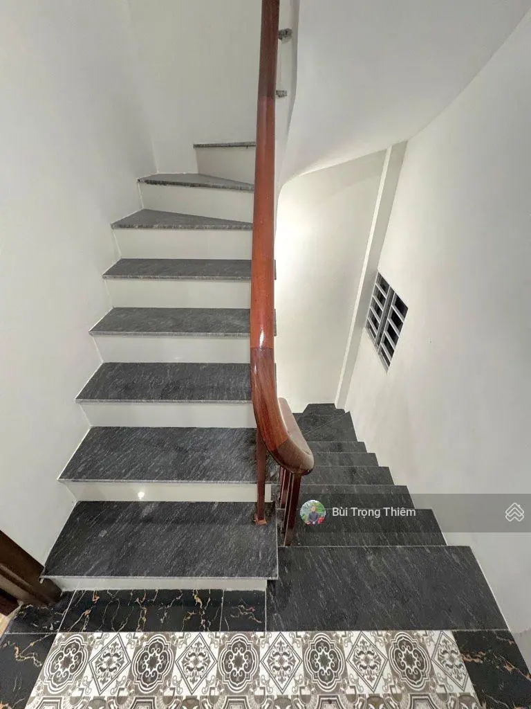 Bán nhà Thạch Bàn - 40m2 - cách ô tô tránh 10m - 4 phòng ngủ ở ngay - tặng nội thất