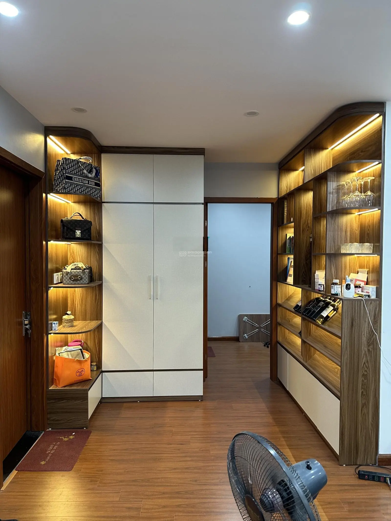 Vợ sắp sinh em cần bán gấp căn hộ 73m2 full đồ đã có sổ hồng 3,75 tỷ, để chuyển về nhà bố mẹ đẻ
