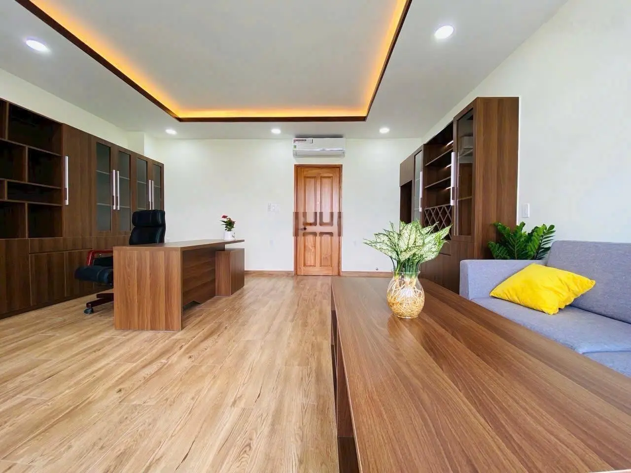 Bán nhà Hiệp Phú - Quận 9 - 147M2 - Nhà 4 Tầng - Ngang 6M - Đường Nhựa 10M - gần Vincom Lê Văn Việt