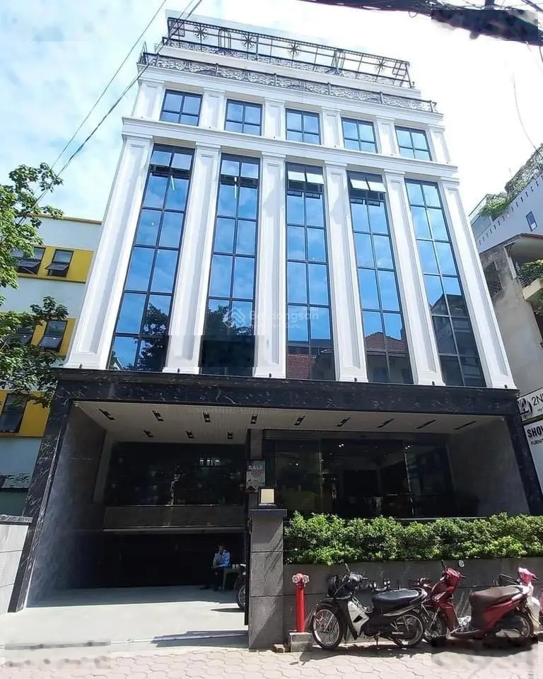 Bán toà nhà MP view hồ Hoàng Cầu - Đống Đa 240m2 9 tầng 1 hầm mặt tiền 10m cho thuê KD VP 350tr/th