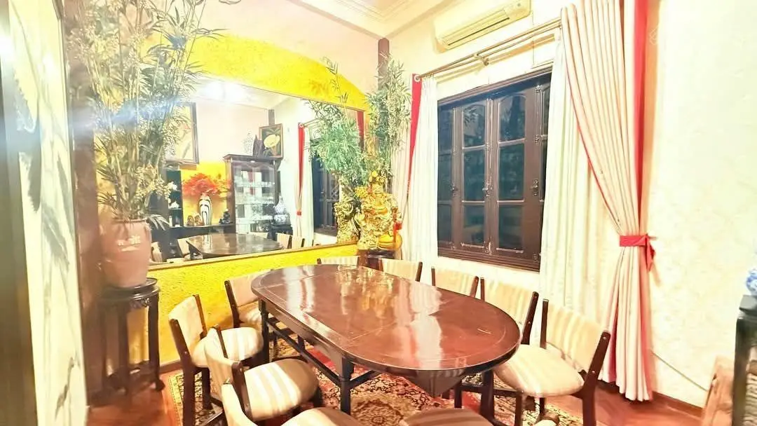 Bán gấp nhà mặt phố Trần Quốc Hoàn, 17,8 tỷ, 50m2, 4PN, 4WC, Cầu Giấy, Hà Nội