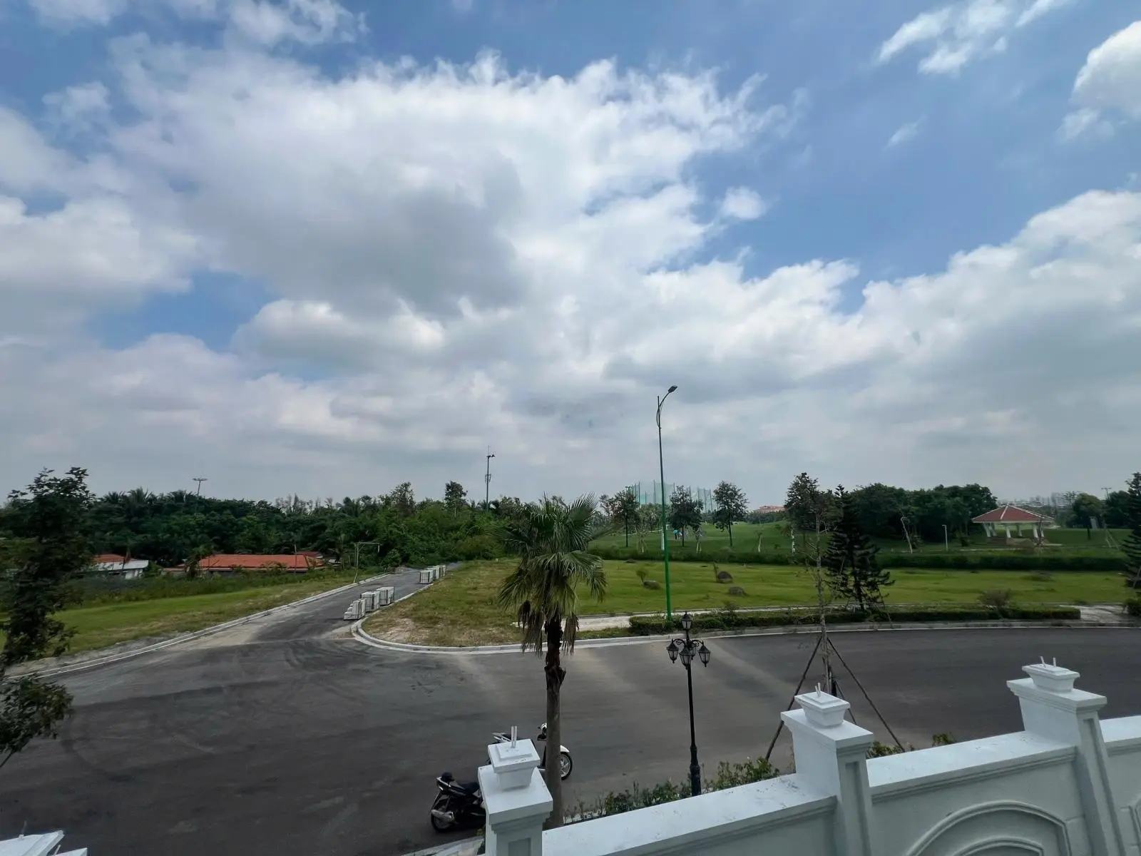 Bán gấp biệt thự Him Lam Vĩnh Tuy view sân golf Long Biên, vị trí đắc địa diện tích 220 400m2 500m2