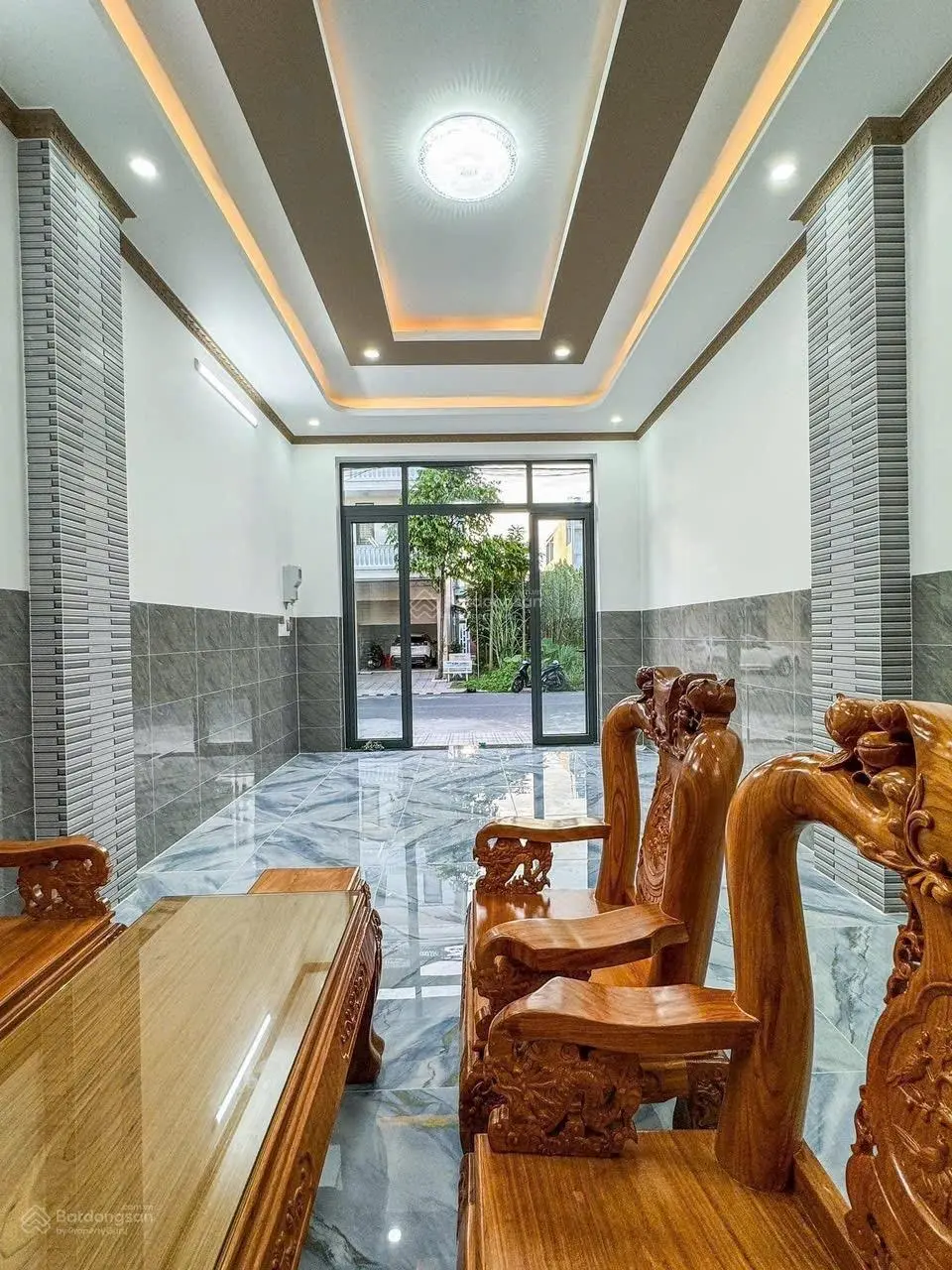 Bán nhà 2 mới 100% nội thất full sổ hồng hoàn công lộ 19m kế bên trường đại học Y Dược TP Cần Thơ
