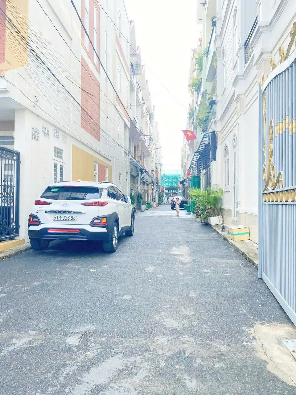 khu nhà ở Cao cấp 4 Lầu- Sát ngay Quốc Lộ 13- đối diện Với khu Đô Thị vạn Phúc