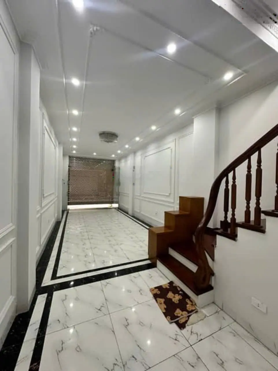 Bán nhà riêng , diện tích 33 m2+5 tầng-Mặt phố- ô tô dừng đỗ ngày đêm