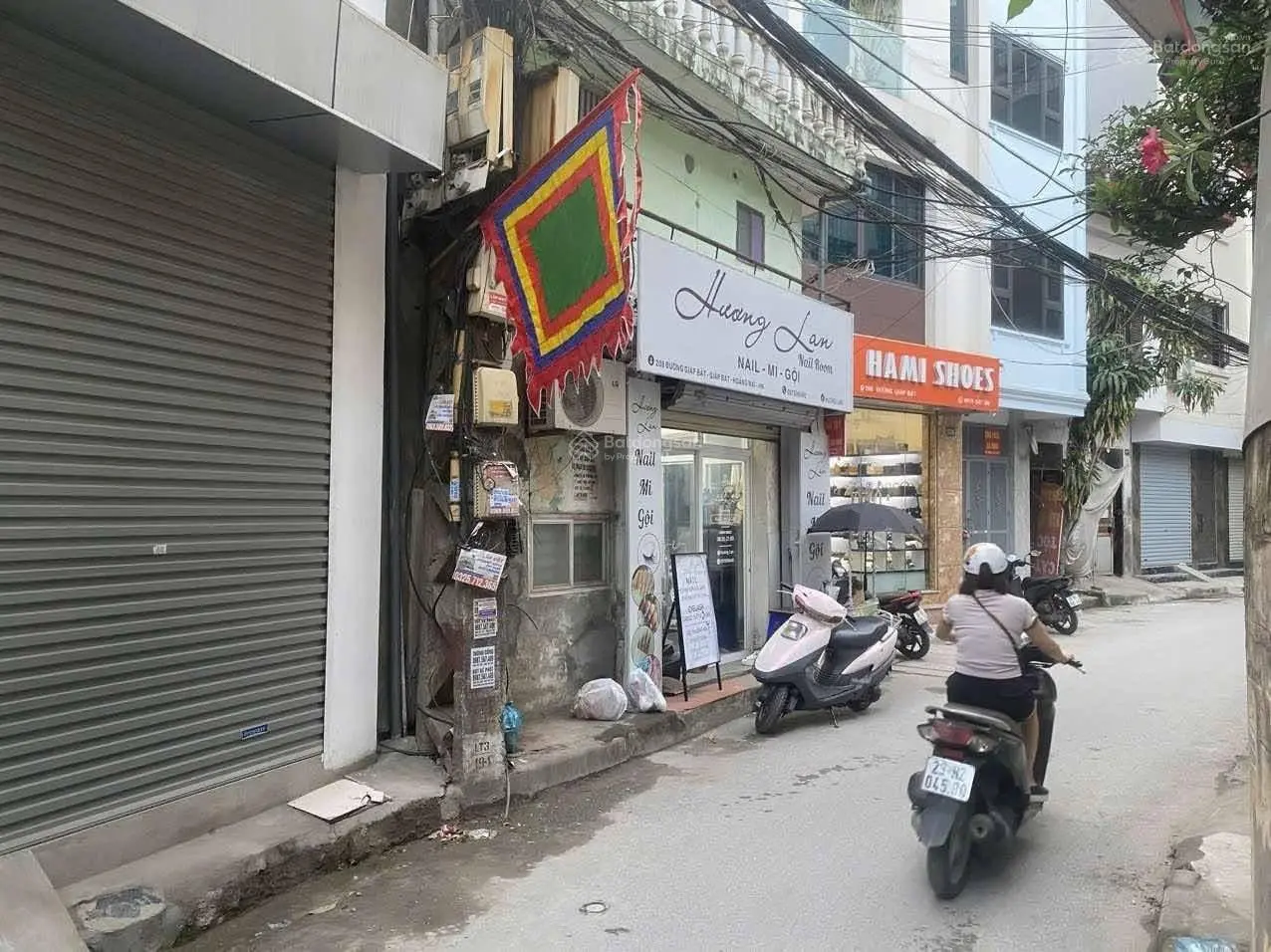 Chính chủ muốn bán nhanh nhà mặt phố Giáp Bát Hoàng Mai, DT 73m Lô góc Nhà 2T KD ô tô vào nhà.
