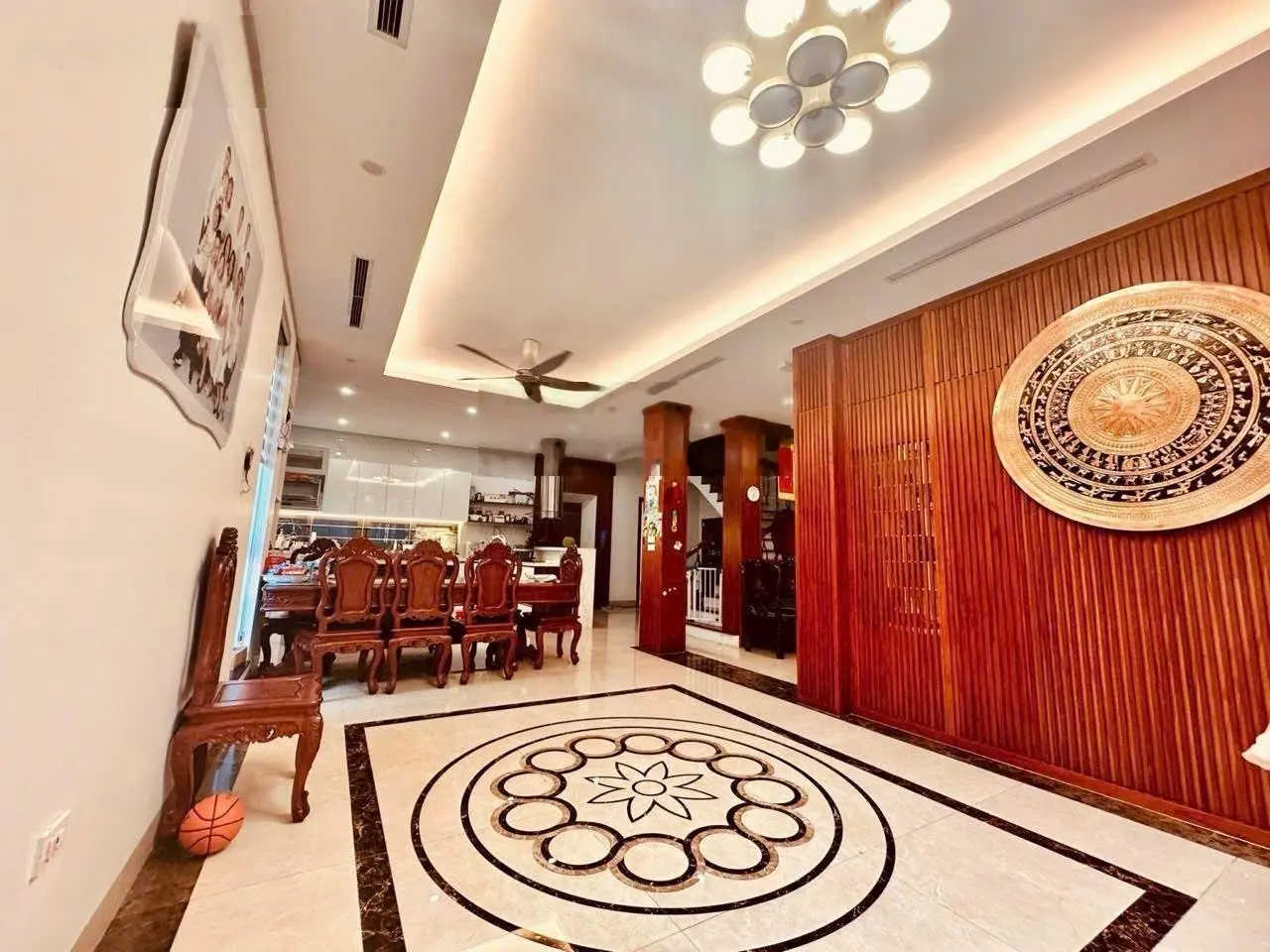 Bán Biệt Thự Phố Sài Đồng_Vỉa Hè rộng_Kinh doanh_văn phòng đẹp.Dt:216m2,5 tầng,mt:12,9m.45,9 tỷ TL