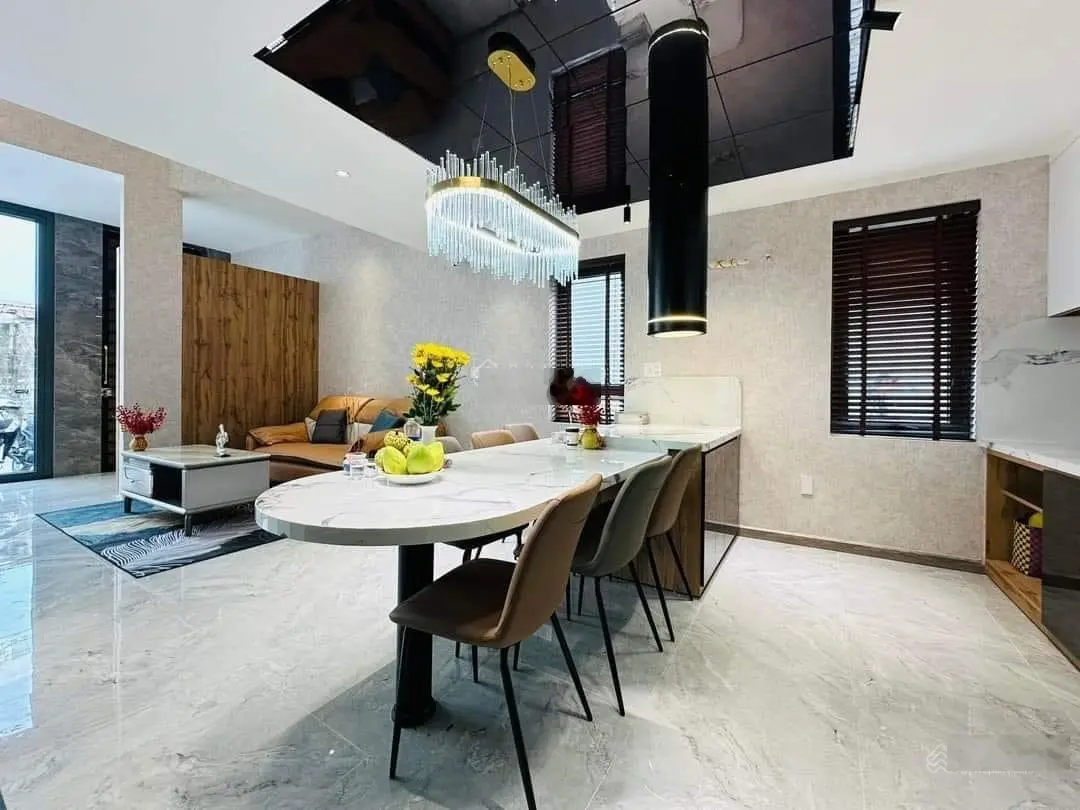 Căn duy nhất - hàng hiếm! Nhà Cách Mạng Tháng 8, P. 11, Q. 3, DT: 90m2,giá 3 tỷ 650 Sổ hồng riêng