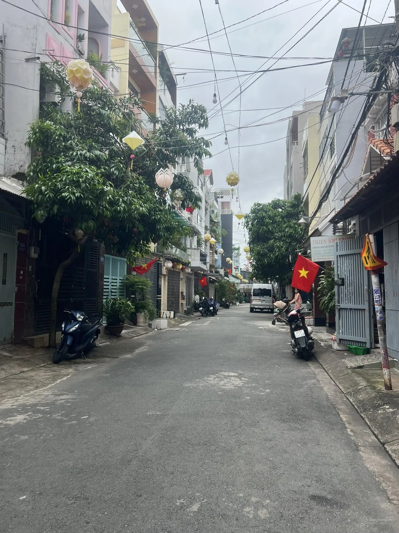 Bán nhà ngang 5,5m - dài 12m. Hẻm 8m thông đường Vườn Lài