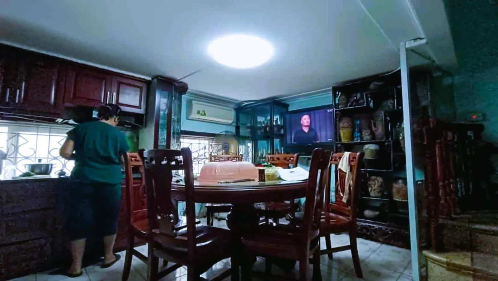 8.99 tỷ - ô tô - kinh doanh lô góc - đối diện cổng trường học - Đại La