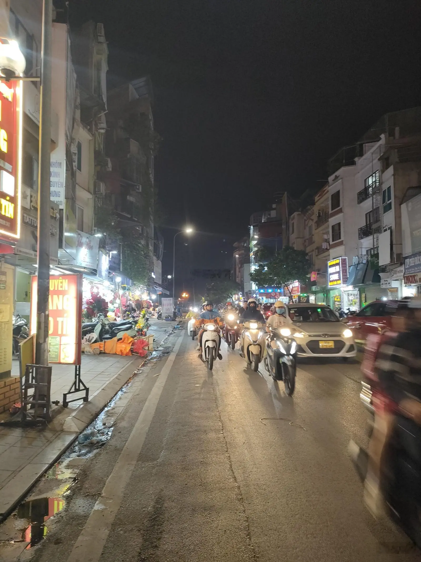 Mặt phố kim ngưu quận hai bà trưng dt 69,5m - 4tầng - mt4,5m - chỉ 20,5 tỉ