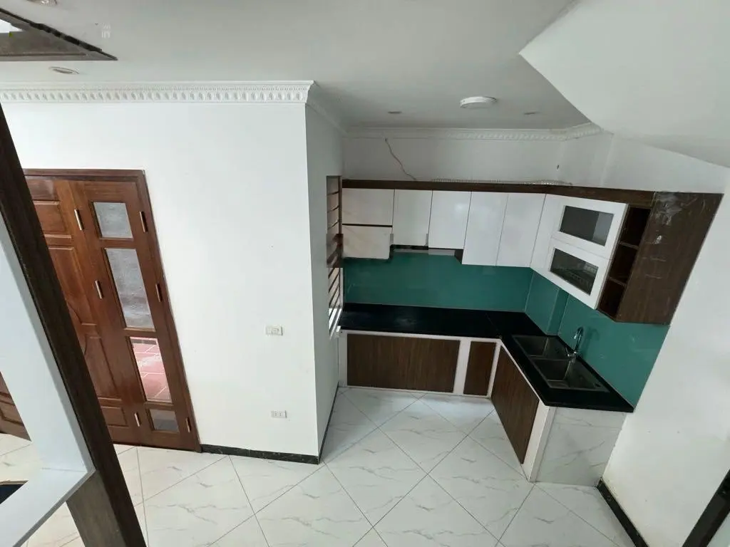 Nhà bán Phố Đàm Quang Trung đối diện Aeon Mall Long Biên. Nhà 32m2x5tầng 4.1m mặt tiền. Oto đỗ cổng