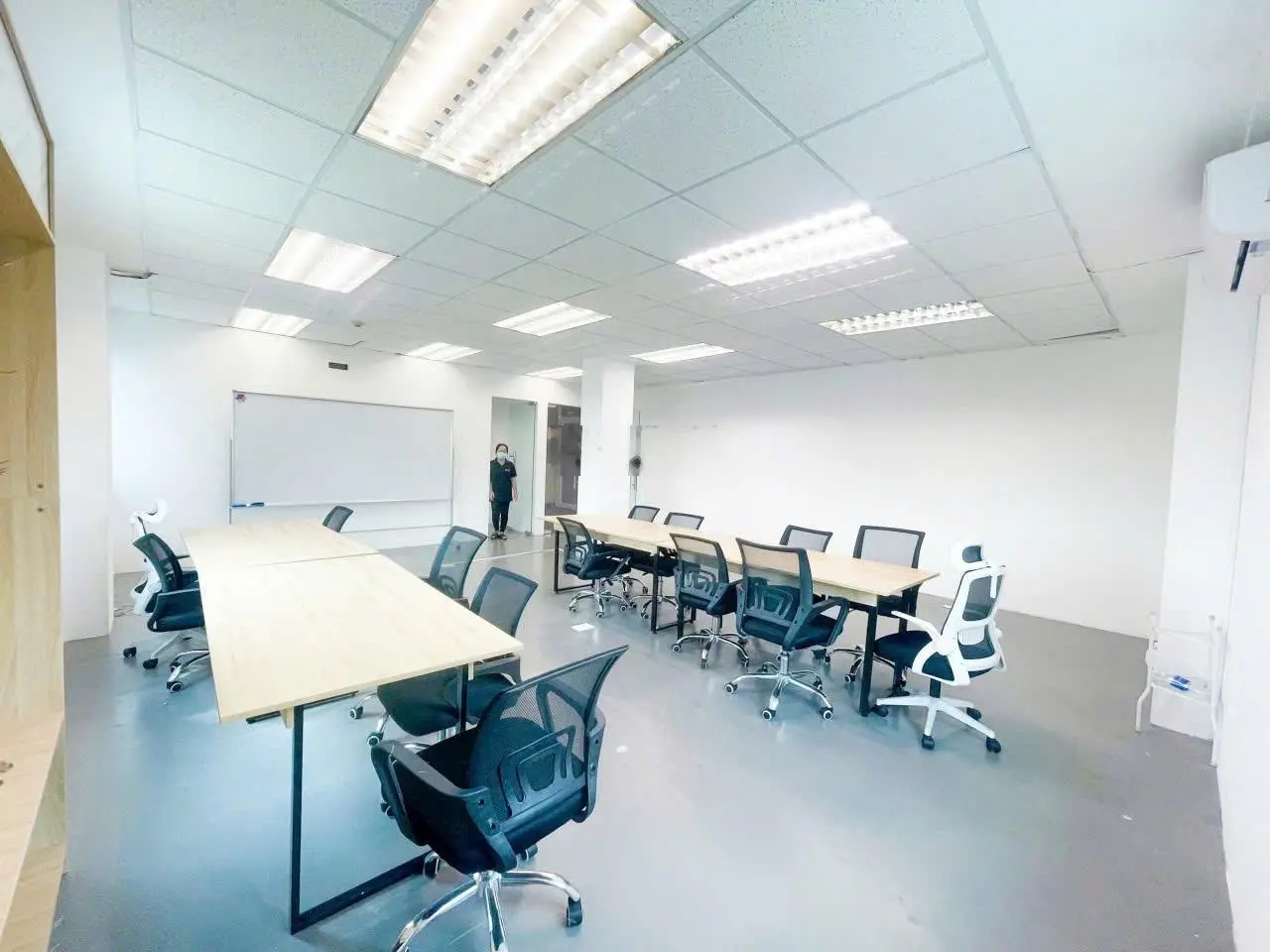 Bán nhà mặt tiền Huỳnh Văn Bánh, P.11, Q.Phú Nhuận.( 6x22 - hầm -5 tầng - HĐT: 80tr -Gía : 30 tỷ )