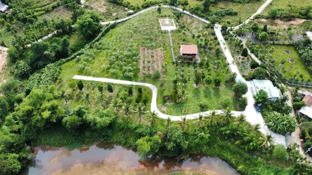 Bán nhà vườn, farm vip 3870m2 có 400m2 đất ở view suối