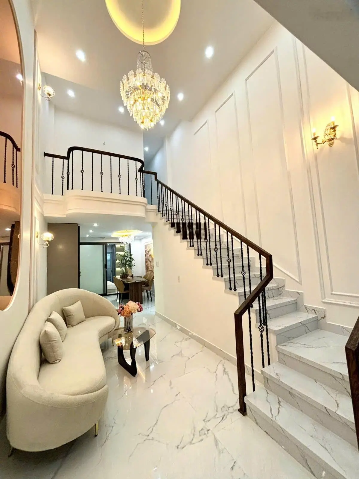 Nhà kiệt Điện Biên Phủ, nhà 2 tầng mới, 2 kiệt trước và sau, nhà mới dọn vào ở ngay