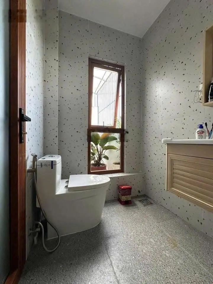 Nhà hẻm 4m mặt tiền hẻm cách chợ vài bước chân giá 4ty450, 65m2, đường Phạm Văn Hai, quận Tân Bình