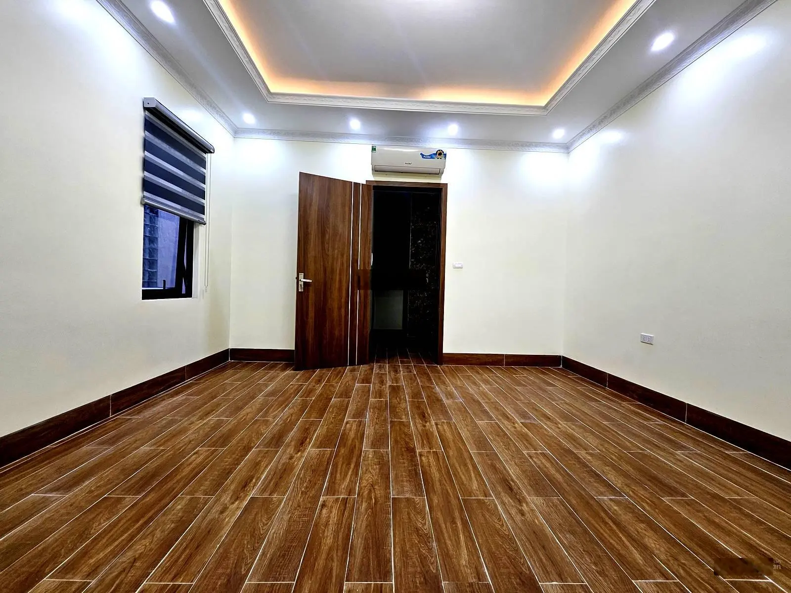 Bán nhà ngõ 155, ngách Cầu Giấy ô tô cách nhà 50m. Diện tích 40m2, 6 tầng, 4,3m, giá 10,9 tỷ