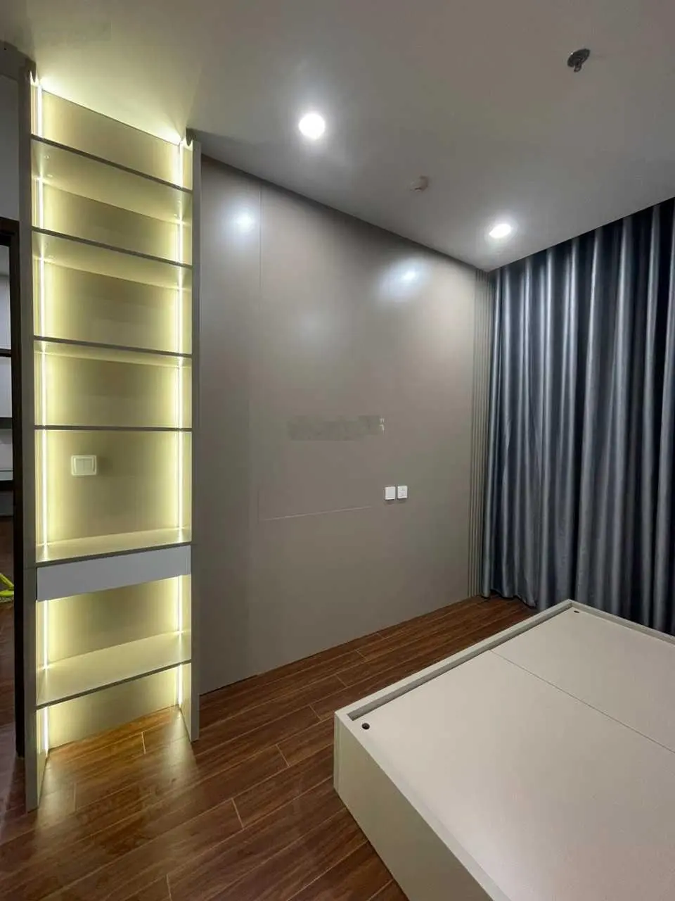 Bán căn 2N2WC 62m2 fullđồ đẹp giá 3850 bao phí, nhà mới chưa ở, ban công đông nam Masterise Vhocp 1