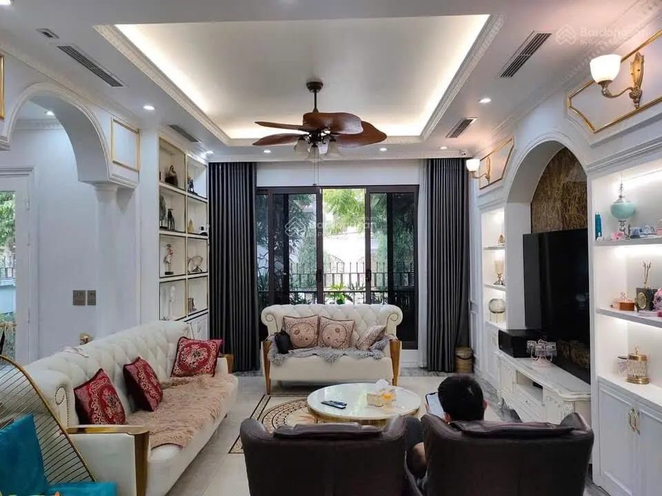 Mặt phố Nhật Chiêu, Tây Hồ. Mặt Hồ Tây, 105m2, 5 tầng, MT 6.5m. Hai thoáng Thang máy, hầm xe, 86 tỷ