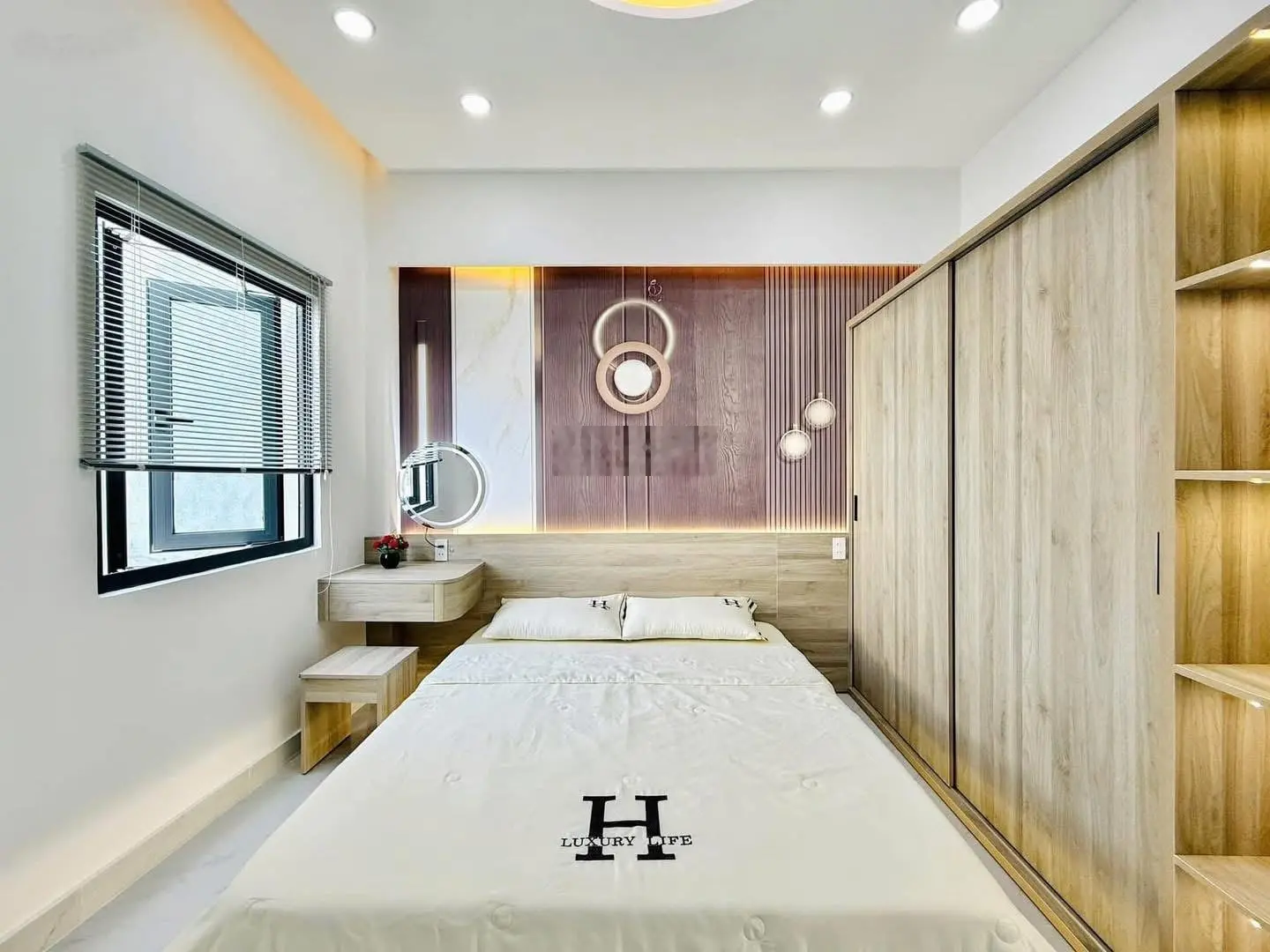 Cần bán gấp nhà đẹp tại Ni Sư Huỳnh Liên phường 10 quận Tân Bình, 73m2 SHR