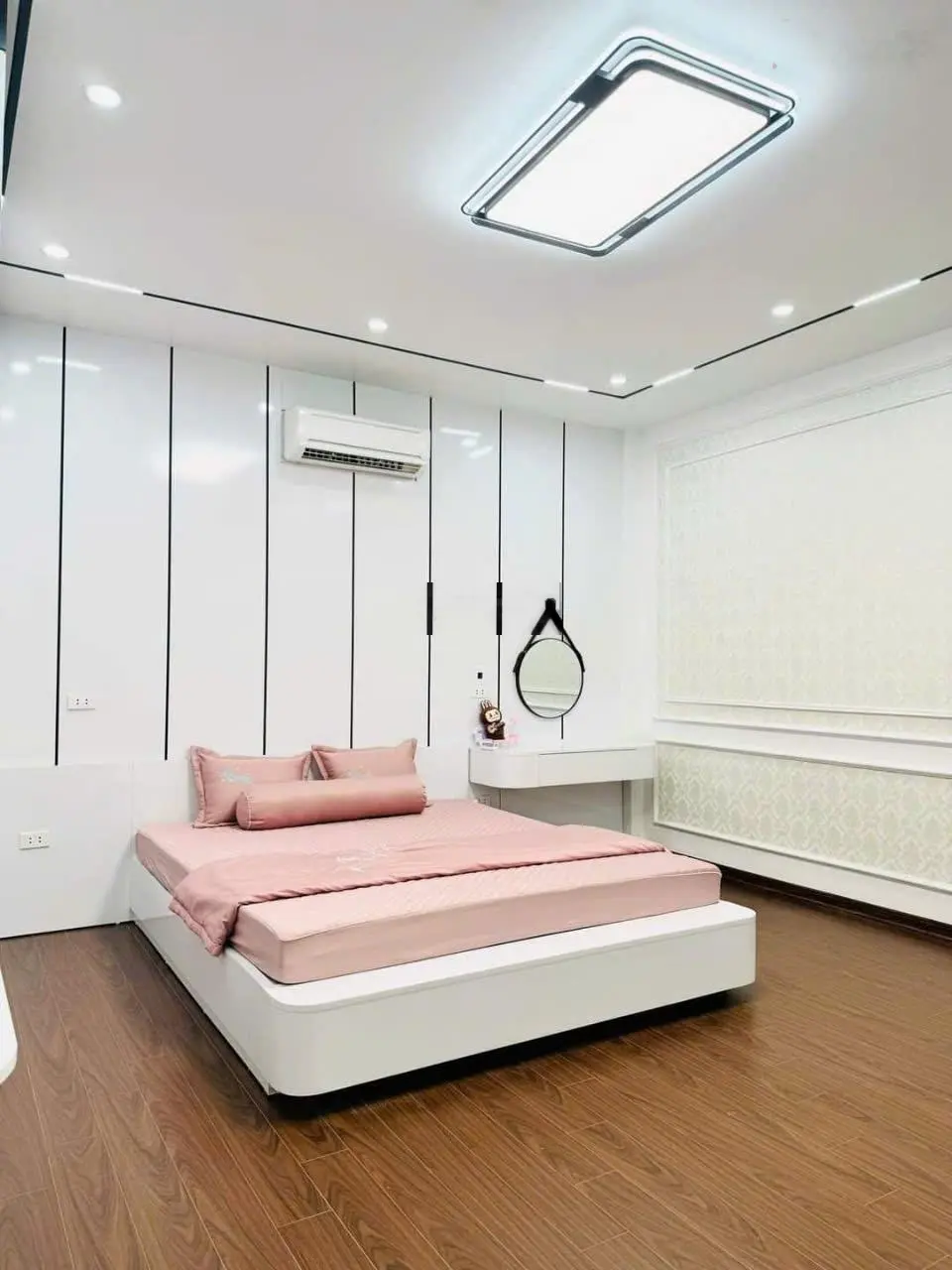 176 triệu/m ! Nhà Hoàng Ngân - Cầu Giấy - rất gần ô tô tránh - 47 m - 5 tầng. Full nội thất - SĐCC.