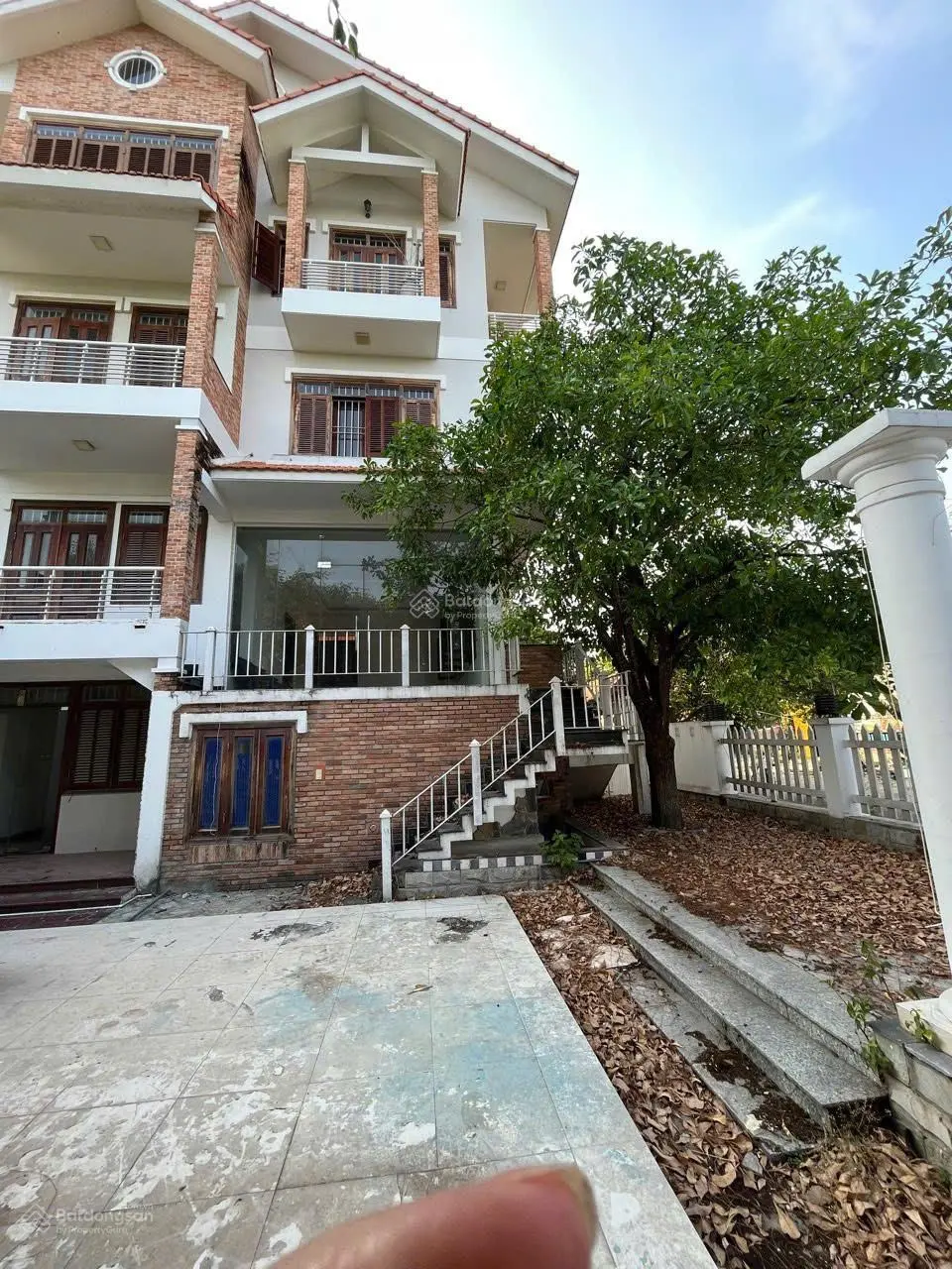 Bán hoặc cho thuê biệt thự 300m2 tại Hiệp Bình Chánh, Thủ Đức giá nhỉnh 30 tỷ, view sông SG