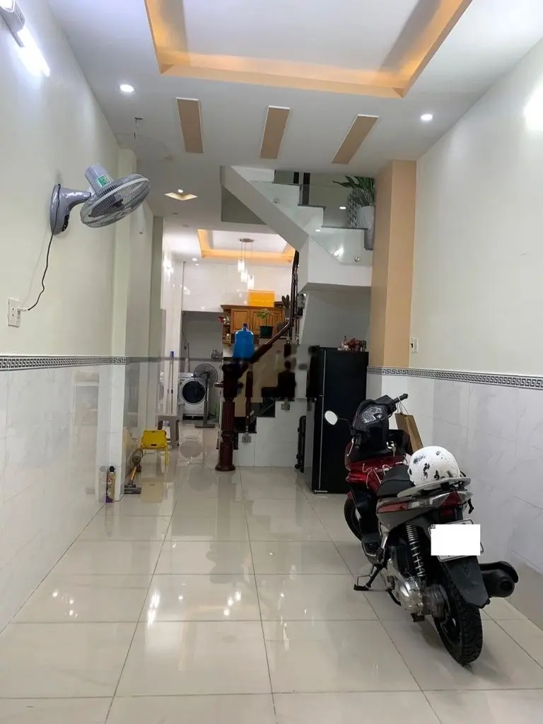 Bán nhà mới, 3 lầu, hẻm đẹp kế chợ Nguyễn Chế Nghĩa P12