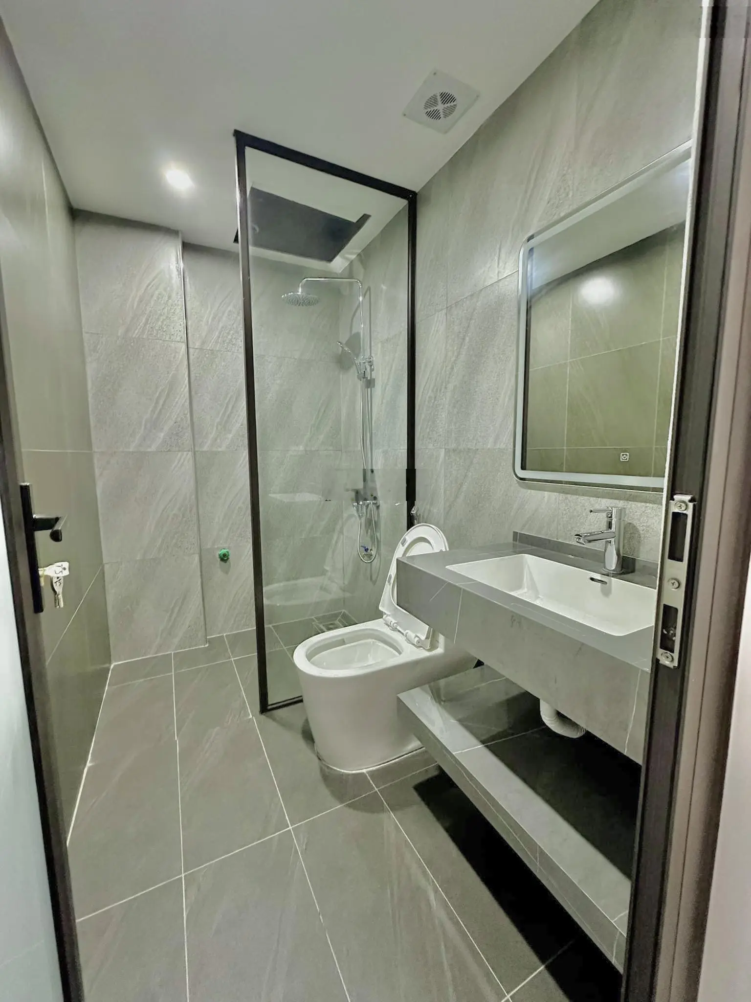 Bán nhà Đường Nguyễn Lân Phố Vip Vị Trí Cực Kì Đắc Địa 48m2 Thang Máy Ô Tô Vào Nhà