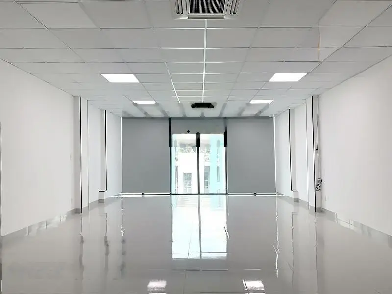 Tòa nhà mặt tiền Nguyễn Gia Trí (15mX20m)hầm 5 tầng full nội thất gần trường Hutech giá 65 tỷ