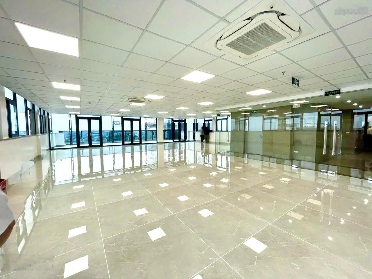 Bán nhà mặt phố giá chỉ 300 triệu VND tại Cầu Giấy, Hà Nội