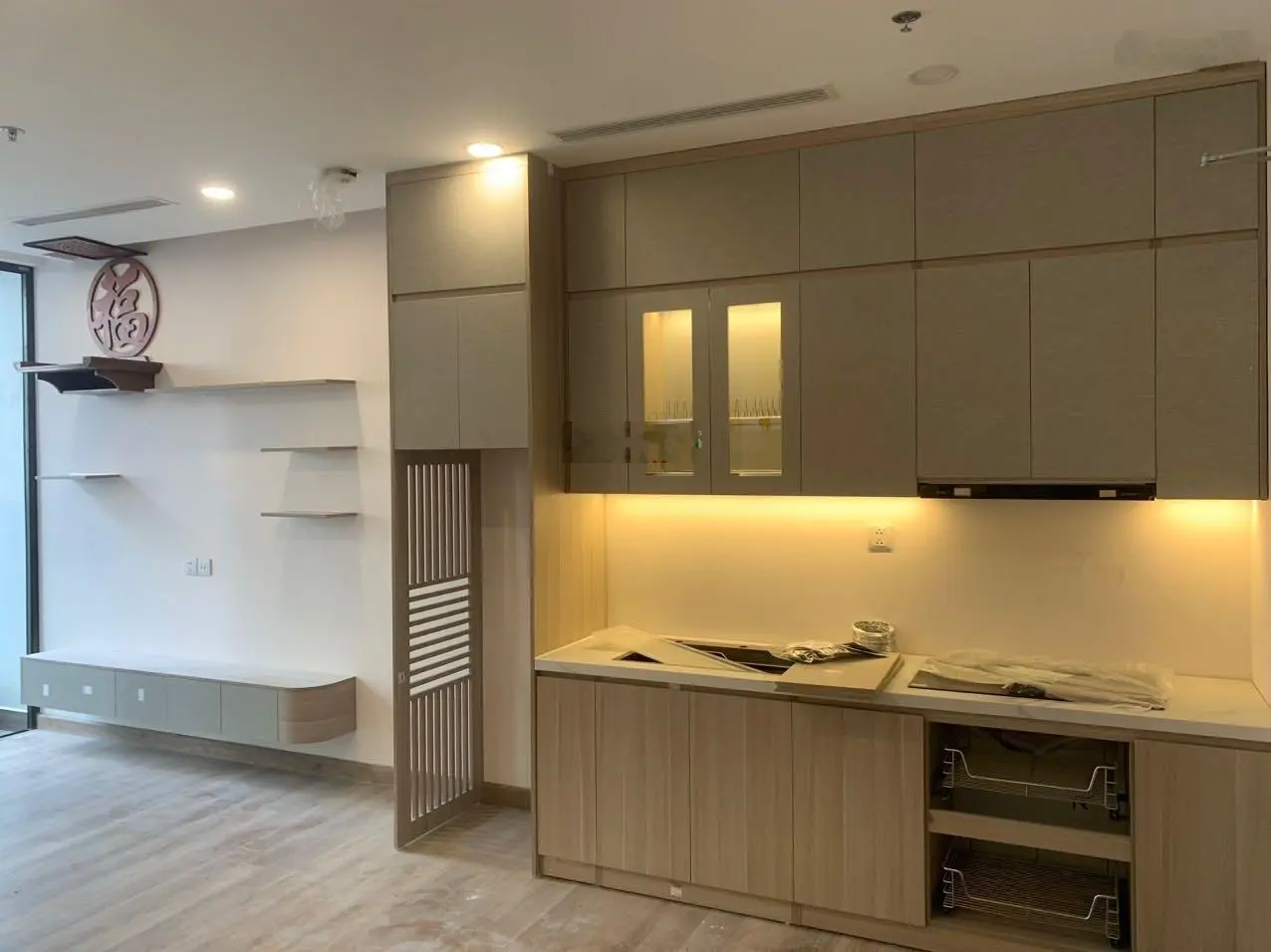 Căn hộ 2 phòng ngủ 2WC 63m2 Sol Forest Ecopark view Biệt thự Đảo full nội thất gỗ, giá 2tỷ950