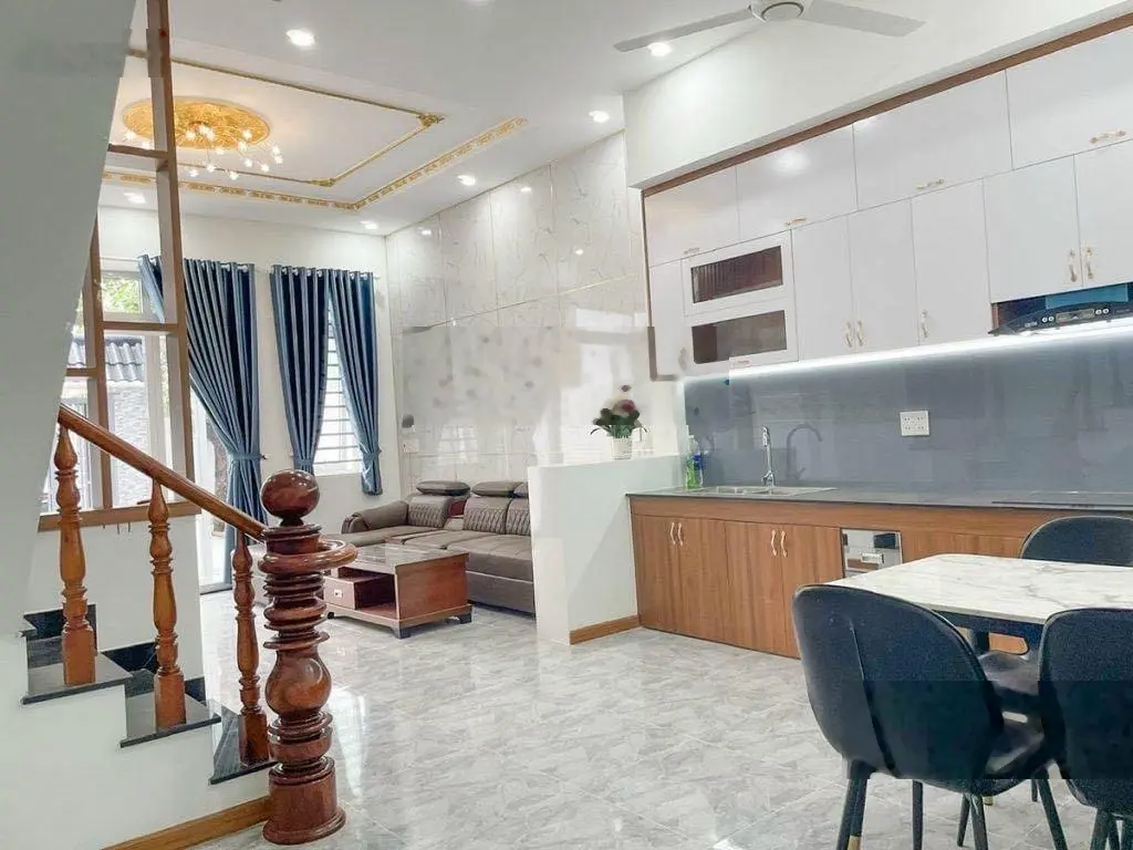 Chính chủ bán nhà có sổ riêng, đất thổ cư, giá 2,05 tỷ, gần đường Đồng Khởi