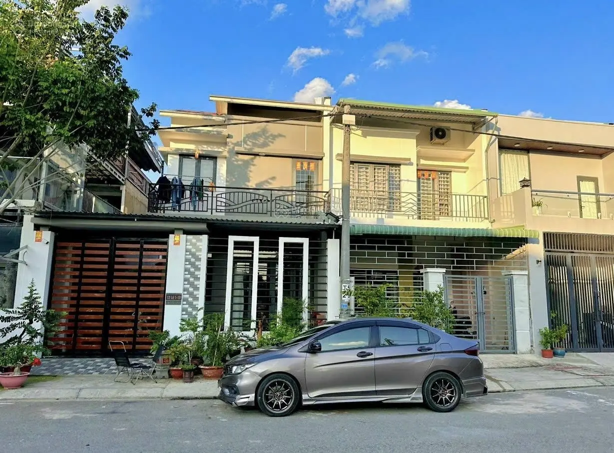 Cần bán gấp căn Oasis City 1 trệt 1 lầu, có sổ hồng riêng. Giá tốt nhất khu hơn 1ty4