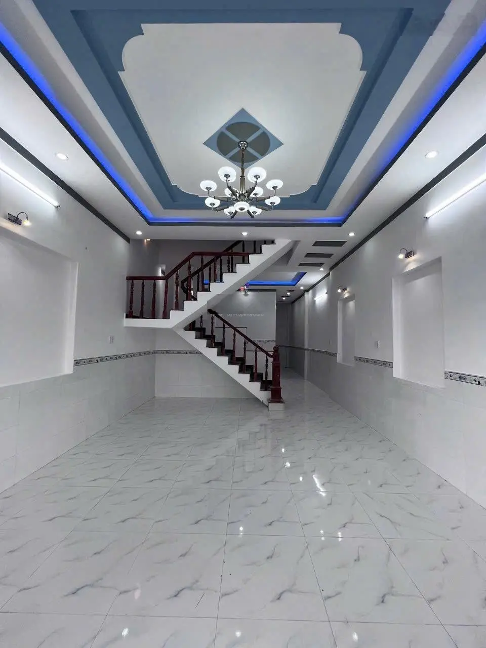 Nhà thanh lí của ngân hàng giá tốt , nhà mới dọn vào ở được , pháp lý chuẩn