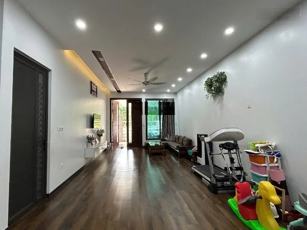 Mặt phố - Đào Xuyên, 180m2 nhà đẹp - 2 tầng, kinh doanh sầm uất - Vỉa hè to - Ô tô tránh - MT 8m