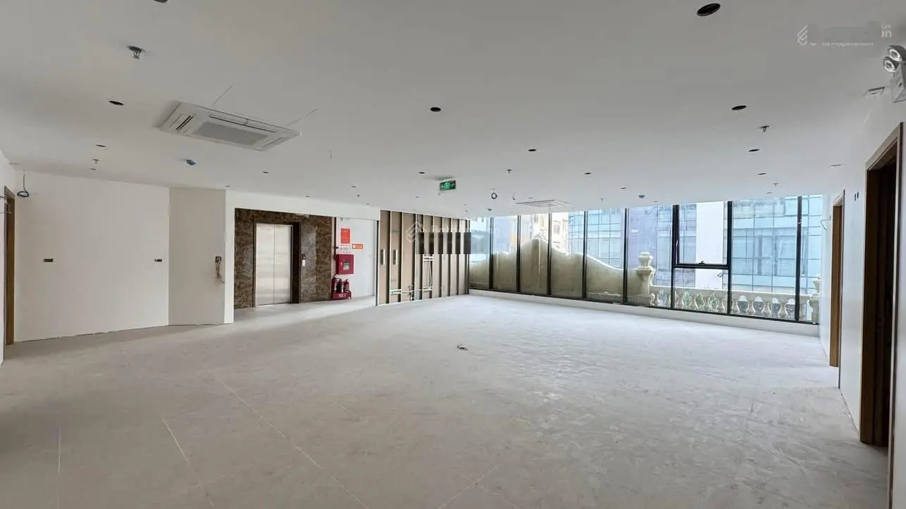 Chủ nhà gửi bán tòa văn phòng mặt phố Hồ Tùng Mậu: 340m2, 8 tầng, MT: 38m. Giá: 288tỷ