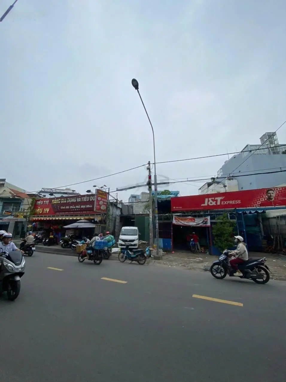 Bán nhà mặt tiền Tân Hòa Đông ngang 4x30m đường 20m. Buôn bán kinh doanh sầm uất