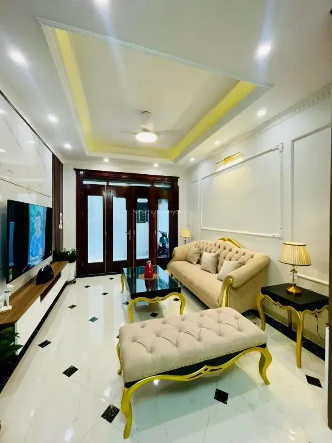 Bán gấp!!! Nhà đẹp phố Nguyễn Khánh Toàn 39m*5T*4m MT - gần phố - nội thất xịn - ngõ nông - hơn 6T