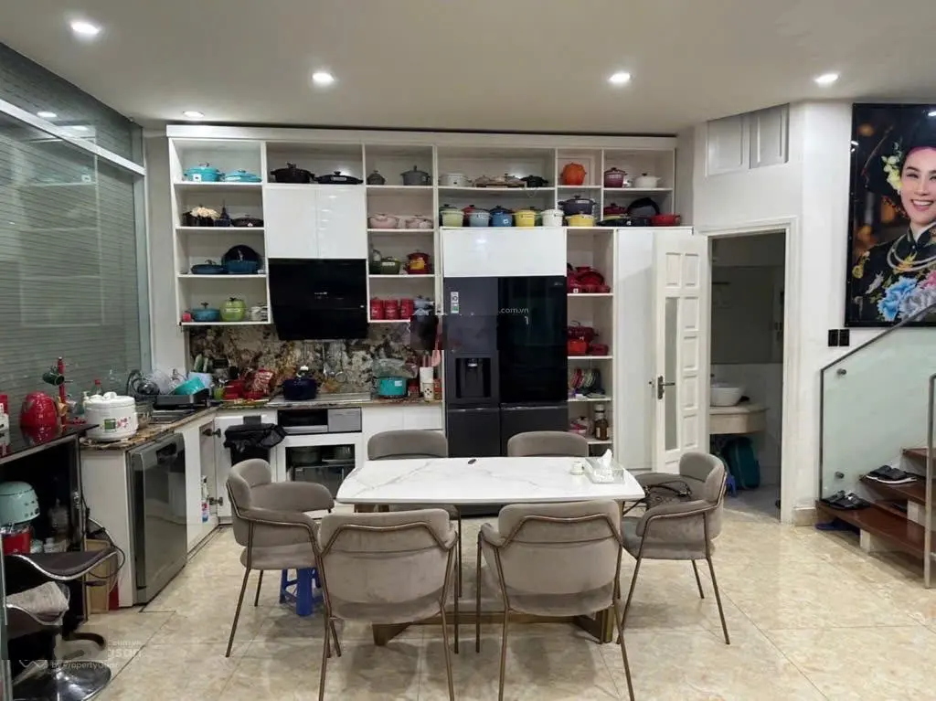 Bán nhà kim ngưu-trung tâm hbt - cách 1 nhà ra phố - full nội thất- dt: 90m2,mt8m,4 tầng,giá16,5 tỷ