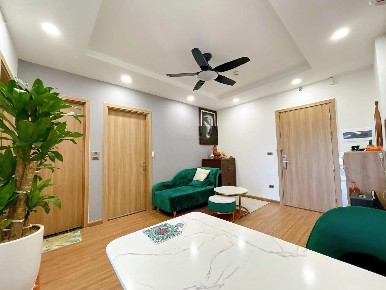 Chính chủ cần bán gấp căn 2PN, tòa L3. Diện tích 57m2, giá bán 2.9 tỷ Le Grand Jardin