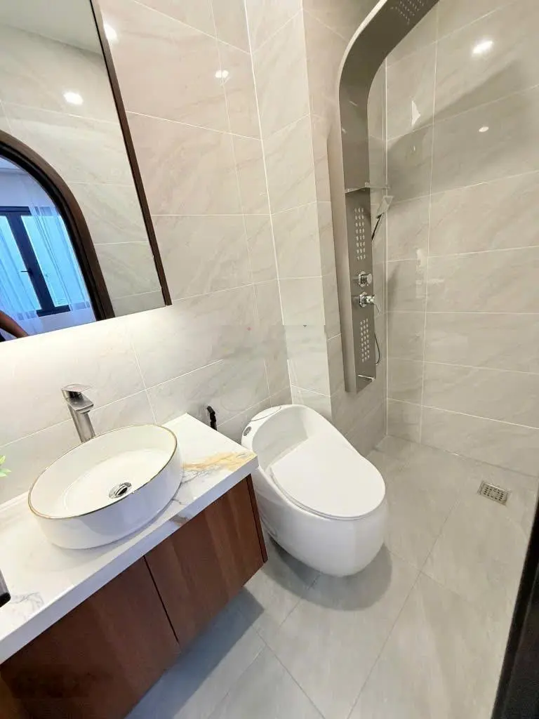 Cần bán căn hộ dịch vụ - 80m2 - 4 tầng- phú nhuận - thang máy - dòng tiền 100tr/ tháng- 23tỷ.