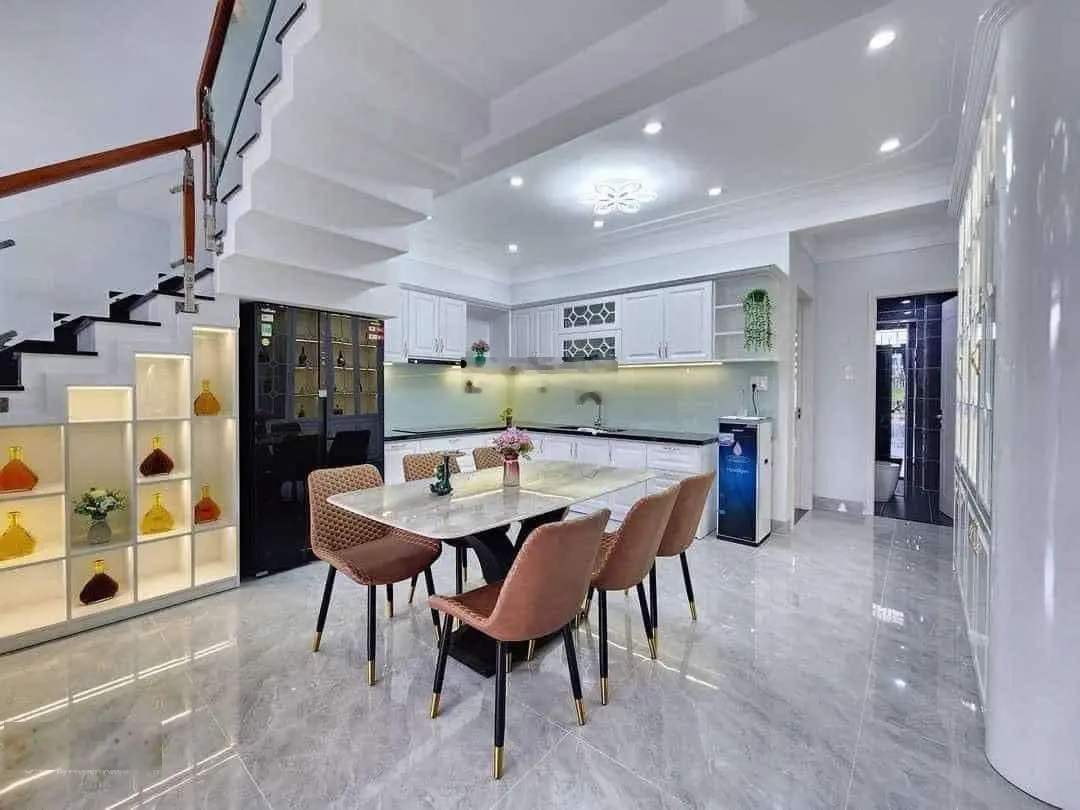 Nhà 2 tầng hẻm 2 sẹc đường 3 tháng 2 Quận 10. Gần Đại Học Bách Khoa, giá 3,75Tỉ, đang cho thuê 21tr