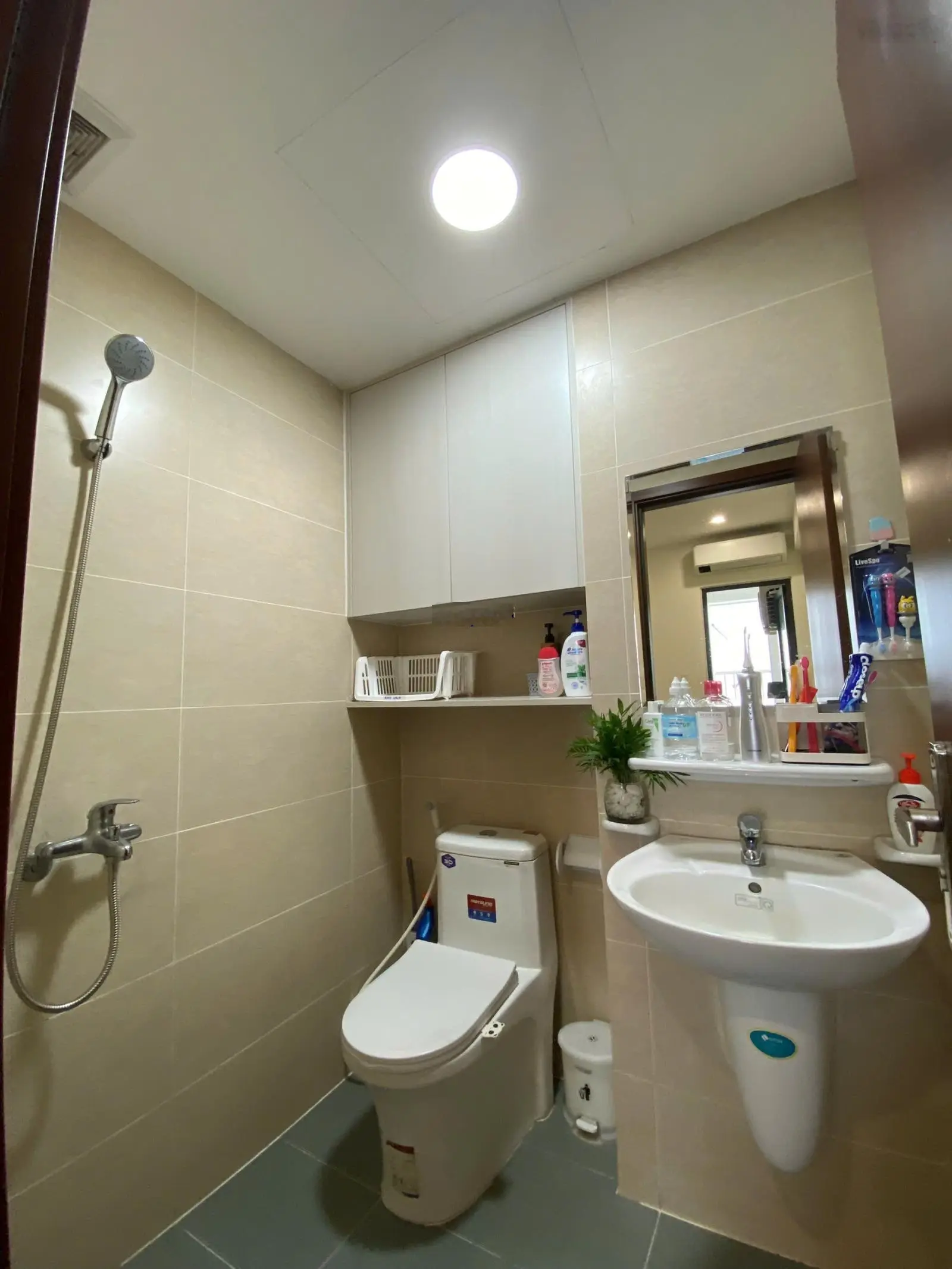 Chính chủ bán căn 2pn 2vs, DT 62m2 full nội thất