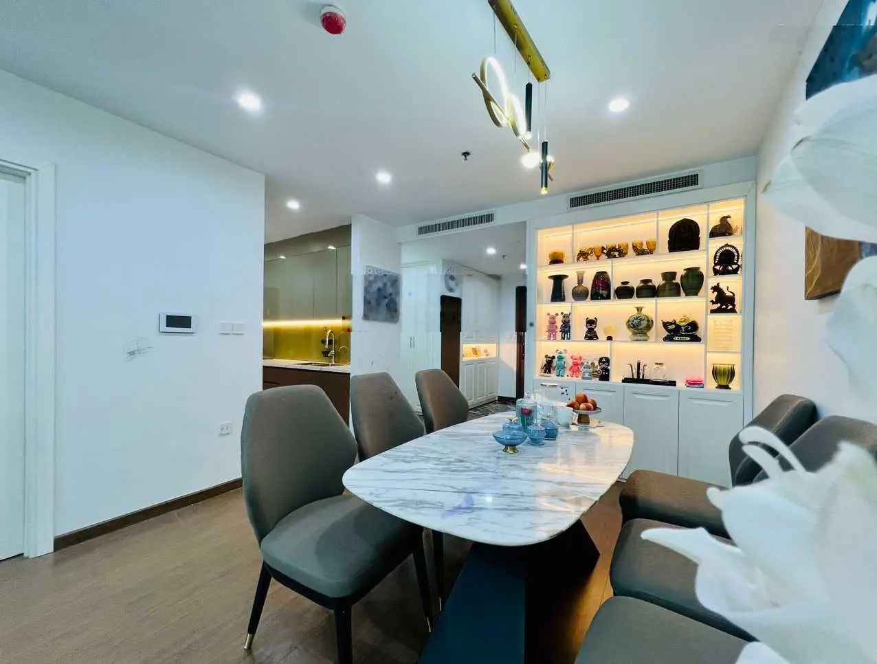 Em có quỹ căn hộ cần bán tại Vinhomes Sky Lake, 2N2VS giá tốt thị trường