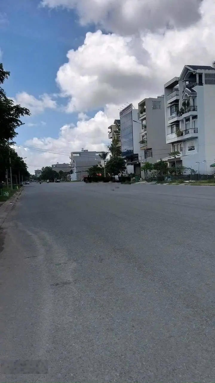 Chủ gửi còn 1 nền duy nhất 2 mặt tiền lọt khe, đất khu An Sương đường 30m.