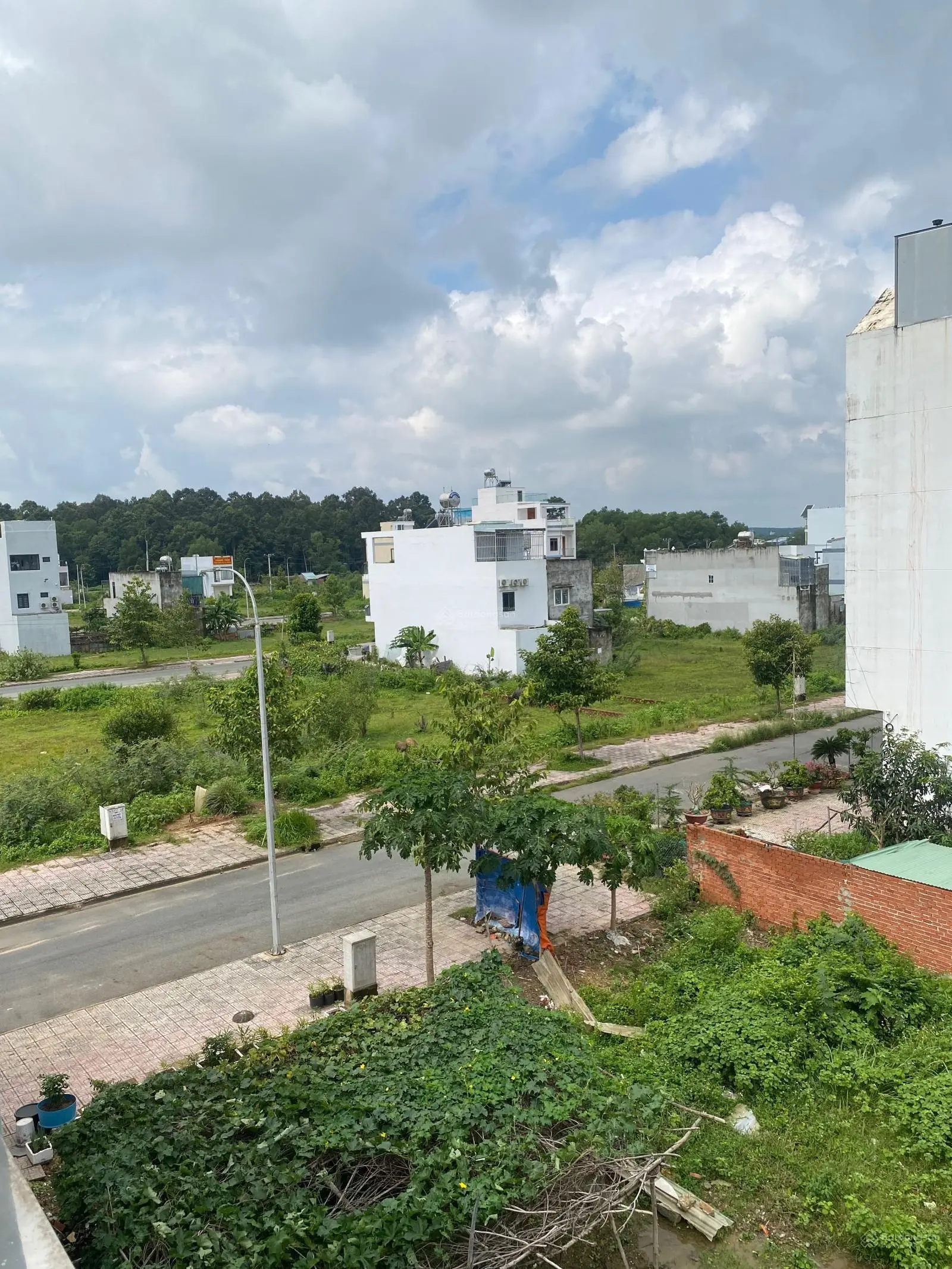 Cần tiền bán nhanh 1 lô đường N6 hướng Nam không trụ điện nắp cống trong KDC An Thuận Long Thành