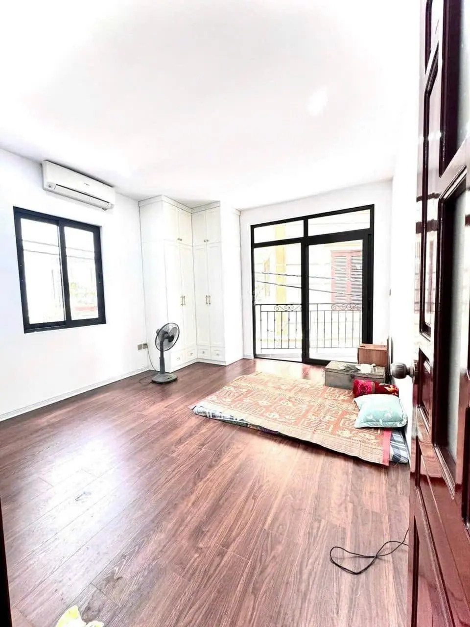 Bán nhà ngõ 132 Cầu Giấy - 37m2 - 5 tầng TK thông sàn full nội thất - lô góc ôtô đỗ cửa 50m ra phố