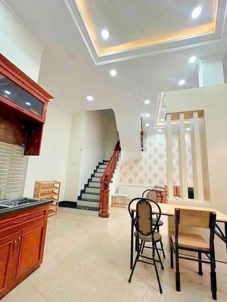 Bán gấp nhà 3 tầng khu đồng bộ có khu vui chơi ngay đường đặng văn bi, cách xa lộ hà nội 300m